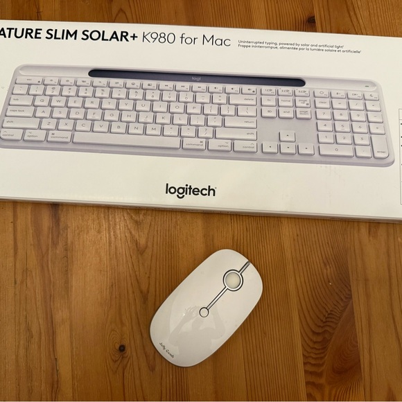 Logitech Light-Powered White Keyboard - Picture 4 of 5